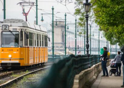 Mától korlátozzák a 2-es villamos vonalát