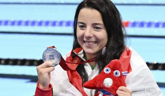 Illés Fanni ezüstérmes 100 méteres mellúszásban