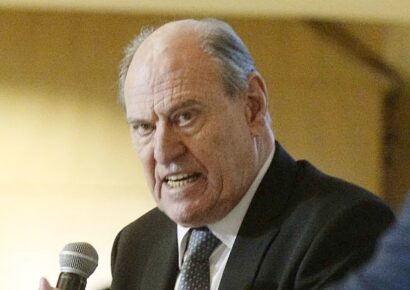 Elhunyt Kupa Mihály