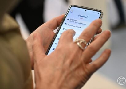 Digitálisan is elérhetővé vált a várandósgondozási kiskönyv az EgészségAblakban
