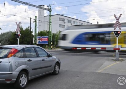 Változik a vonatok, a buszok és a HÉV-ek közlekedési rendje halottak napján