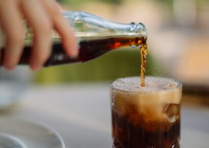 Fémdarabok találhatók a Coca-Cola HBC Austria GmbH által gyártott egyes üdítőitalokban