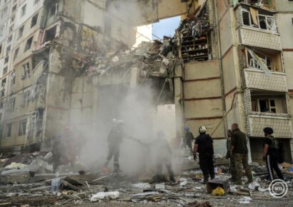 Több ember megsebesült az éjszakai orosz dróntámadás következtében, Kijevben tüzek keletkeztek