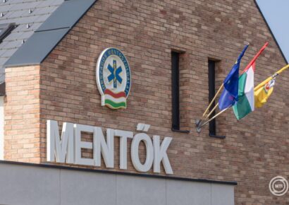 A mentőszolgálat veszi át a jogosítványszerzéshez kapcsolódó életmentő oktatást az iskolákban