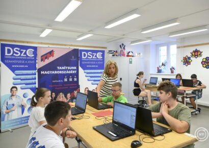 Januártól folytatódik a tanárok és óvónők béremelése