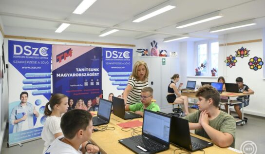 Januártól folytatódik a tanárok és óvónők béremelése