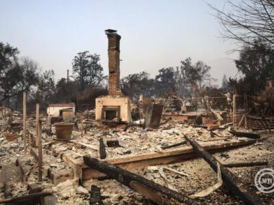 Los Angeles körzetében további kötelező kitelepítést rendeltek el a lakott területet fenyegető bozóttüzek miatt