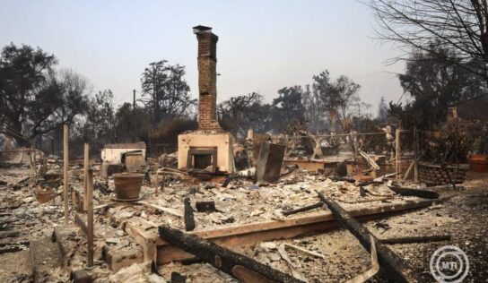 Los Angeles körzetében további kötelező kitelepítést rendeltek el a lakott területet fenyegető bozóttüzek miatt