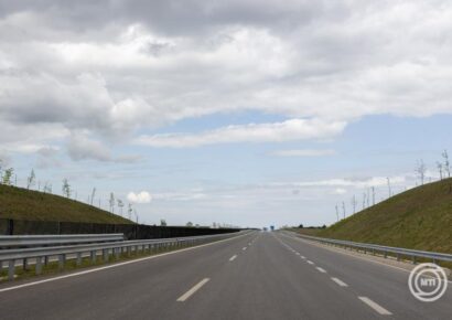 Az idei évre 1,4 millió darab éves országos és vármegyei autópálya-matricát vásároltak