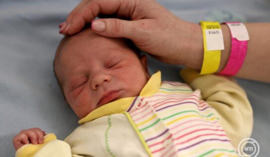 Újévi baba: Miskolcon és Nyíregyházán születtek az újév első babái