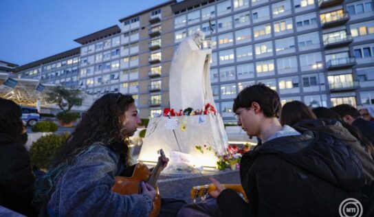 Friss hírek! Ferenc pápa egészségi állapota stabil maradt