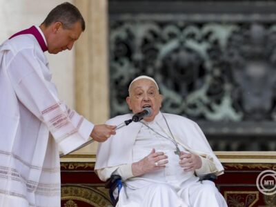 Ferenc pápa megjelent a Szent Péter téren a virágvasárnapi mise végén
