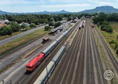 Forgalomba állt az első Henschel dízelmozdony a Balaton északi partján