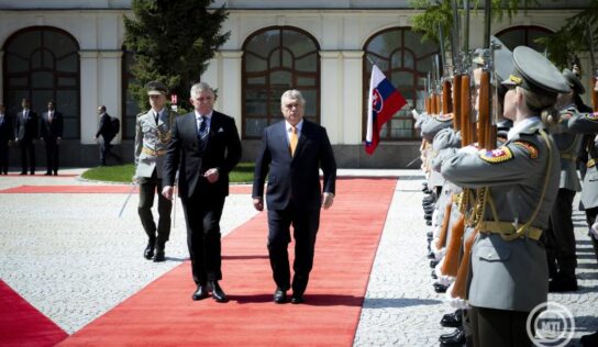 900 millió köbméterrel növelni fogják a földgázszállítási kapacitást Magyarország és Szlovákia között