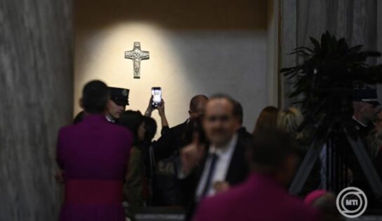 Ferenc pápa halála – Magyar cigánydelegáció is felkereste Ferenc pápa sírját