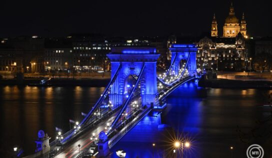 Megtisztítják a Lánchidat, a Váralagutat és a városligeti Zielinski hidat