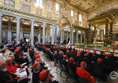 Szentszéki szóvivő: Május 7-én kezdődik a pápaválasztó konklávé