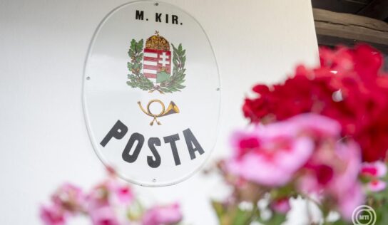 Nem emeli levélfeladási díjait a Magyar Posta