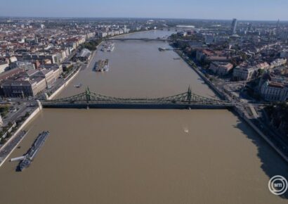 Mossák a Szabadság hidat szerda éjszaka