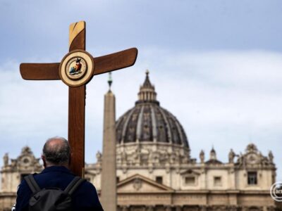 Este tartják a szertartást, amelyen a Vatikán hivatalosan is megállapítja a pápa halálát