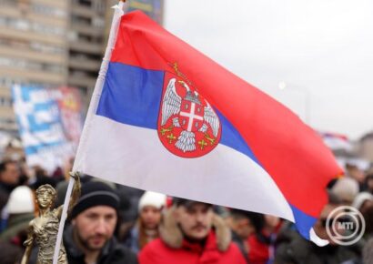 Folytatják a szerbiai és a vajdasági közszolgálati média épületének lezárását a tiltakozó egyetemisták