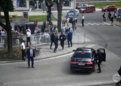 Fico elleni merénylet: A gyűlölködés száműzésére szólítottak fel szlovák politikusok a merénylet évfordulóján