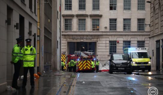 Autó hajtott a Liverpool bajnoki győzelmét ünneplő tömegbe