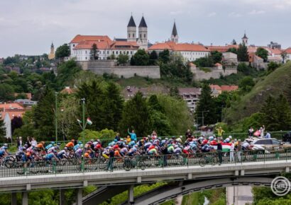 Tour de Hongrie: Tömegbukás miatt néhány versenyzőt kórházba kell szállítani