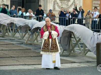 XIV. Leó pápa birtokba vette római püspöki székét a Lateráni Szent János-bazilikában