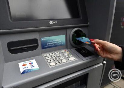 Az MBH Bank készpénzkiadó automatákat telepít Mol-töltőállomásokon