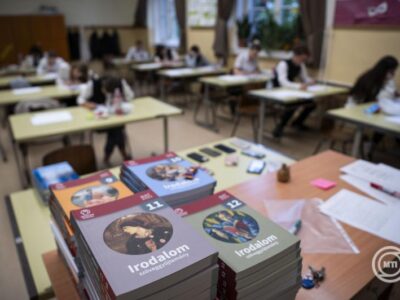 Több mint 80 ezren kezdték meg az érettségi vizsgákat magyar nyelv és irodalomból