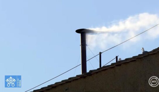 Pápaválasztás – Fehér füst szállt fel a vatikáni Sixtus-kápolna kéményéből, sikerült új pápát választani