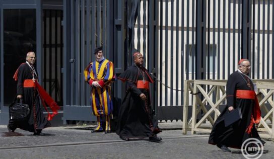 Pápaválasztás: Szerdán kezdődik a konklávé