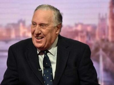 Elhunyt a világhírű angol író, A Sakál napja szerzője