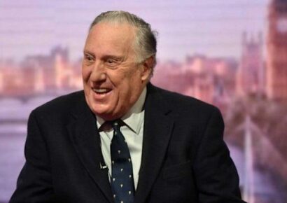 Elhunyt a világhírű angol író, A Sakál napja szerzője