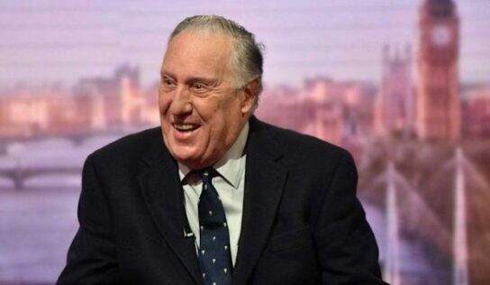 Elhunyt a világhírű angol író, A Sakál napja szerzője