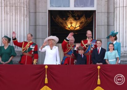 Megünnepelték a brit uralkodó hivatalos születésnapját