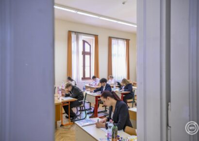 Marad a kamatstop a tavaly év végéig felvett szabad felhasználású diákhiteleken