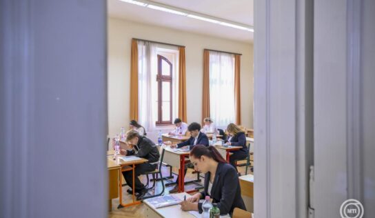 Marad a kamatstop a tavaly év végéig felvett szabad felhasználású diákhiteleken