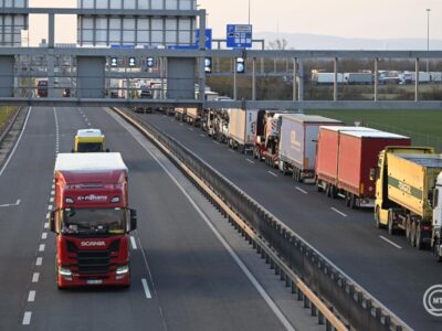 Részlegesen feloldják a kamionstopot a pünkösdi hétvégén