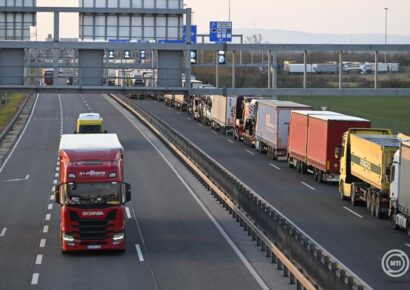Részlegesen feloldják a kamionstopot a pünkösdi hétvégén