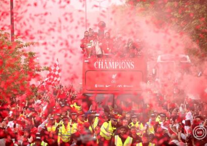 Rendőrség: Száznál többen sérültek meg, amikor a Liverpool múlt heti bajnoki parádéján a tömegbe hajtott egy autó