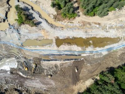 Parajd: Újabb beomlások nyomán ismét sós víz került a Korond-patakba