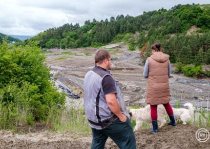 Parajd: További házak kiürítését rendelték el a hatóságok, ideiglenes gátat is építenek