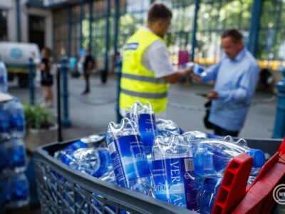 Hőség: A MÁV-csoport díjmentesen biztosít vizet utasainak a forgalmasabb vasútállomásokon, HÉV- és buszállomásokon keddtől