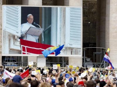 Naponta száz kilogramm levél érkezik XIV. Leó pápához Róma legnagyobb postájára