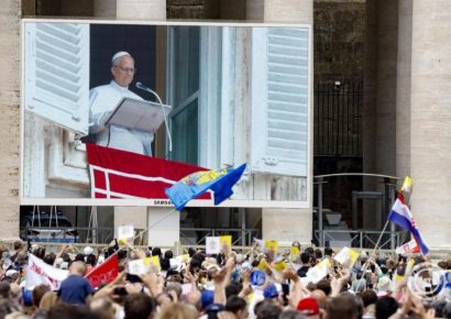 Naponta száz kilogramm levél érkezik XIV. Leó pápához Róma legnagyobb postájára