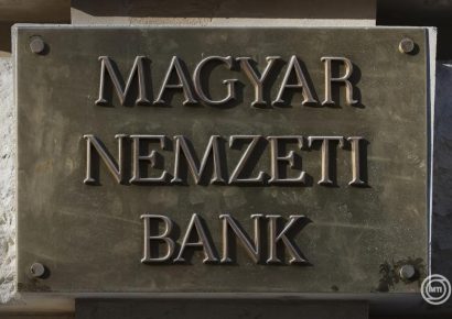 A jegybank nevével visszaélő telefonos csalókra figyelmeztet az MNB