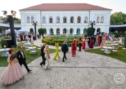 A Magyar Állami Operaház programjai kísérik az idén 200 éves Anna-bált