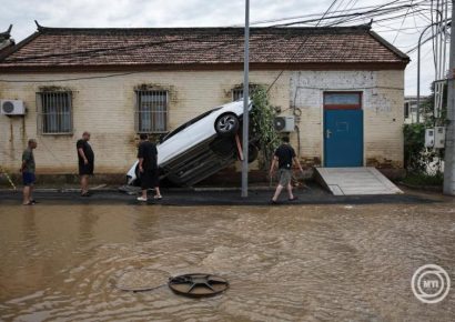 Több tucat halálos áldozata van a heves esőzéseknek Peking térségében